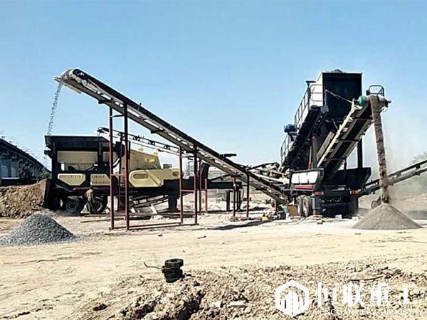 湖南建筑垃圾移動(dòng)式破碎站處理現(xiàn)場(chǎng)